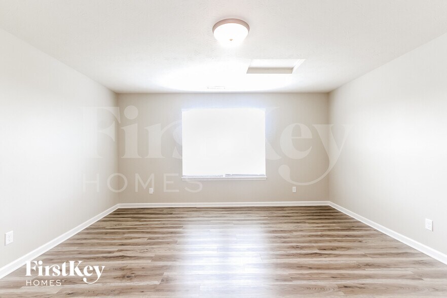 Building Photo - 8116 Borland Dr