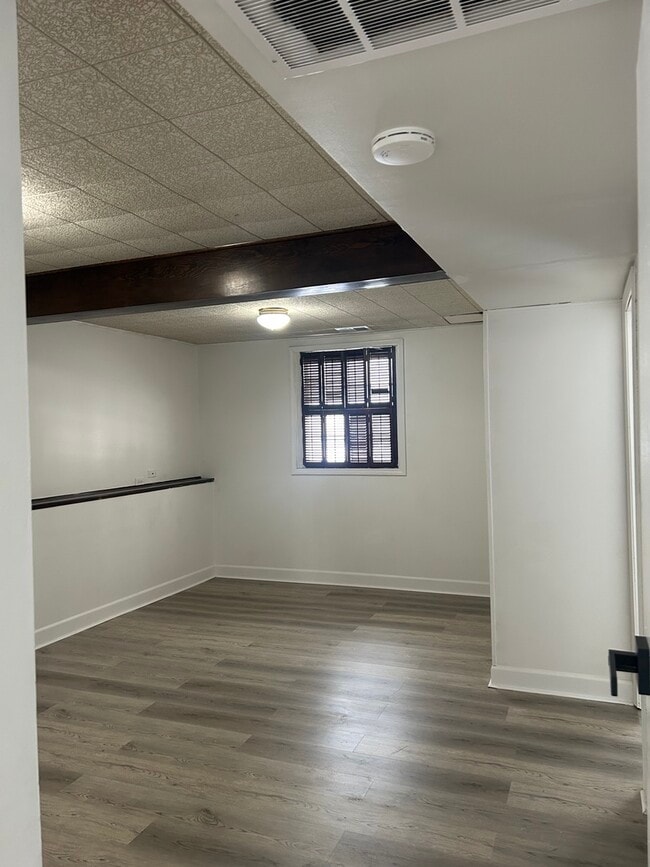 Building Photo - 101 Oakwood Dr