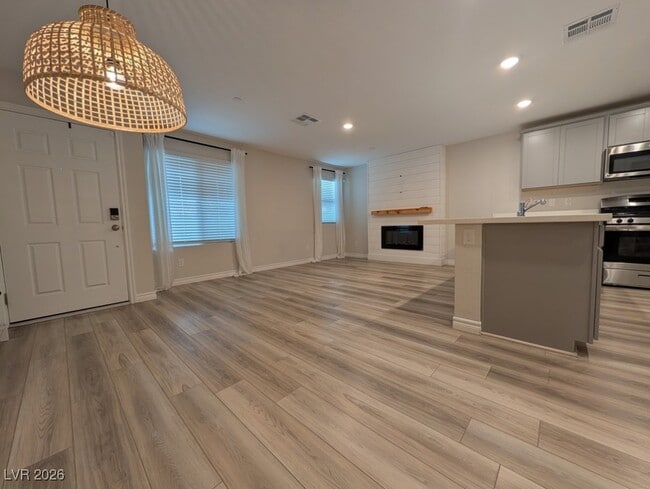 Building Photo - 6206 Foxes Dl St