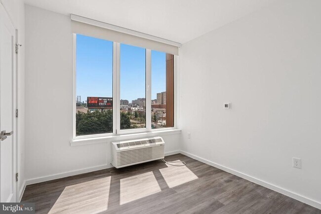 Building Photo - 1201 Vine St