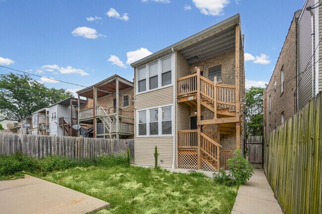 Building Photo - 1742 N Mayfield Ave