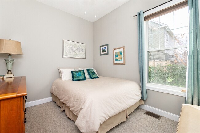 Building Photo - 224 Salem St