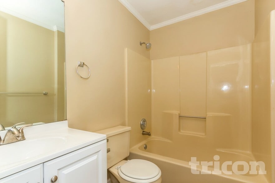 Building Photo - 350 Bridgewood Dr SE