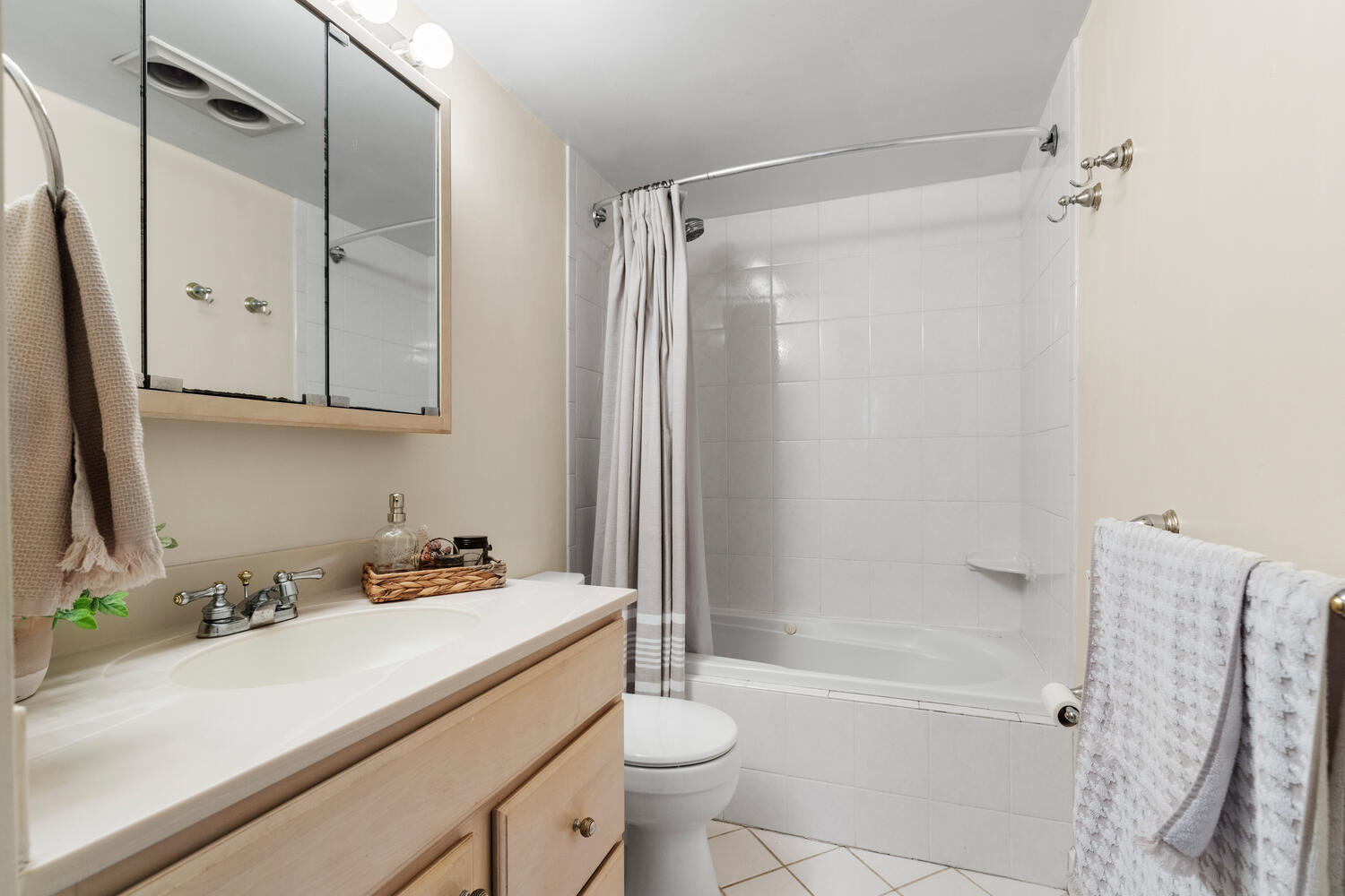 Building Photo - 25 Mountain Rd