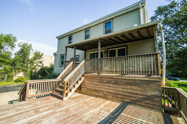 Building Photo - 7945 W 91st St