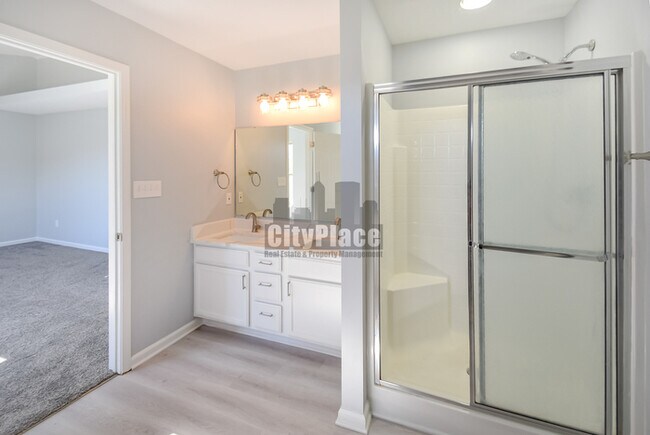 Building Photo - 6677 W Longview Dr