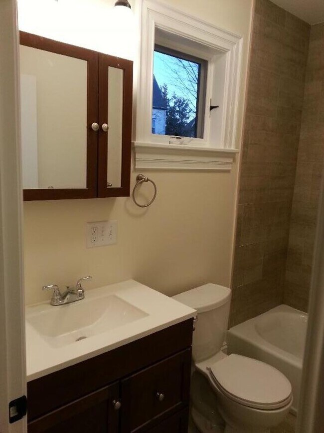 Building Photo - HUge 3 bed in Allston