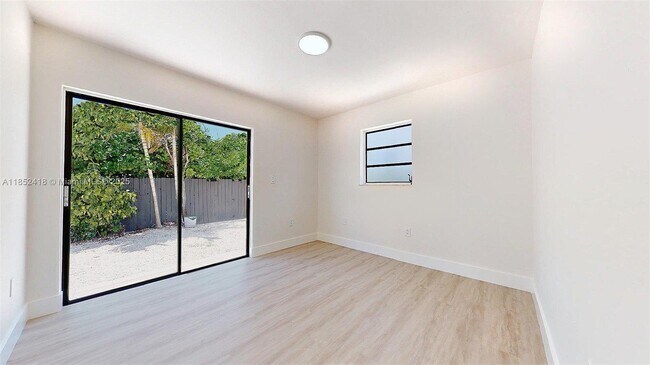 Building Photo - 1674 W 42nd St