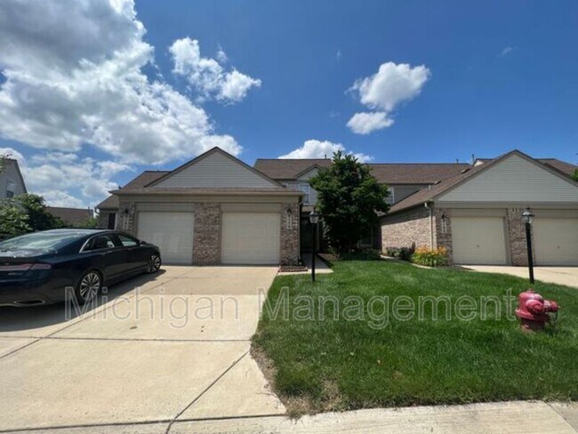 Building Photo - 4174 Hunters Cir E