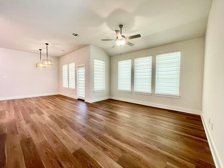 Building Photo - 3320 Eddington Dr