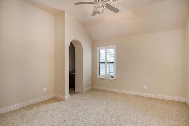 Building Photo - The Epitome of Luxury Living beautiful 4 bed 4 bath