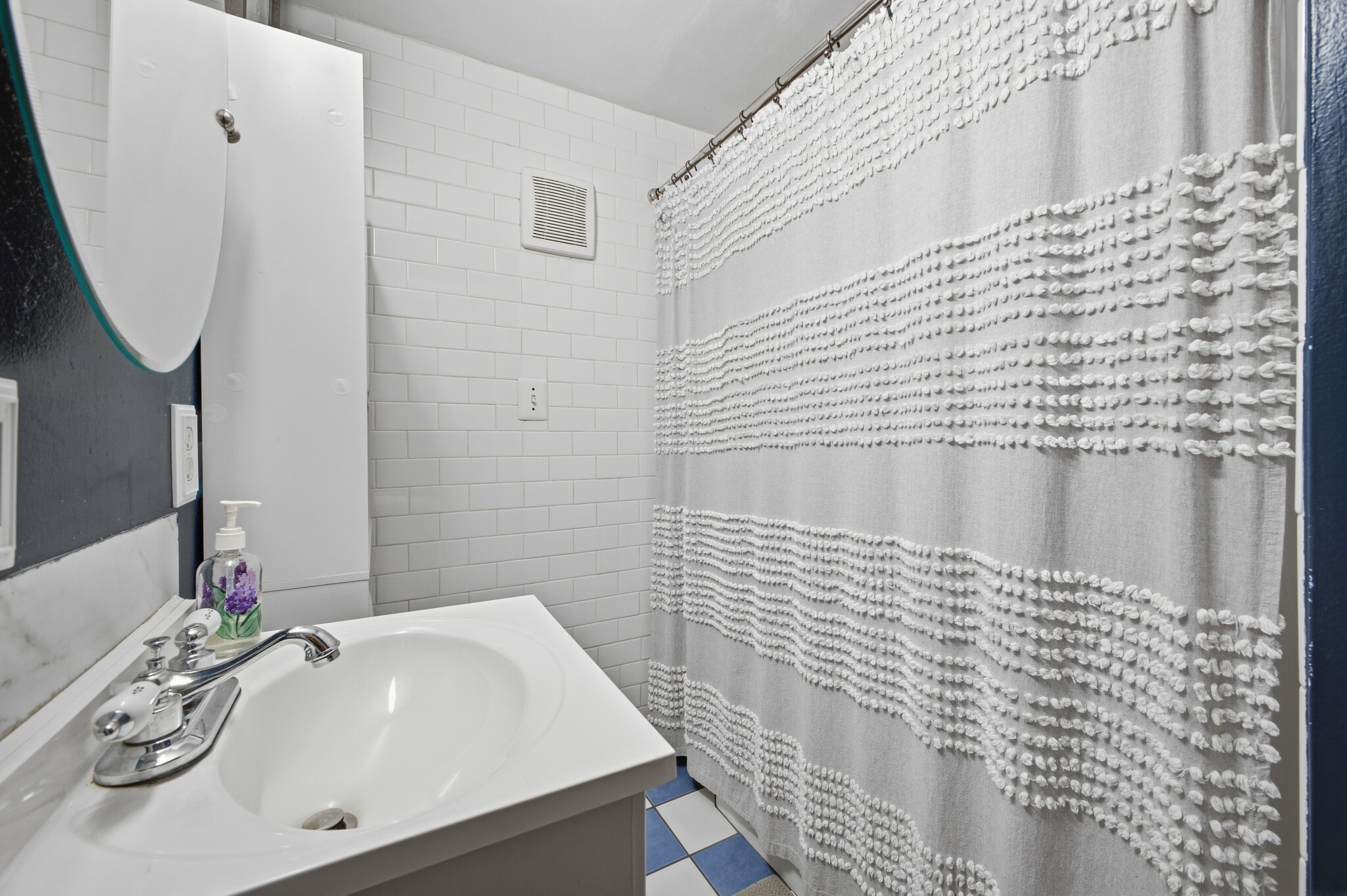 Building Photo - 2 Ridgeland Ave