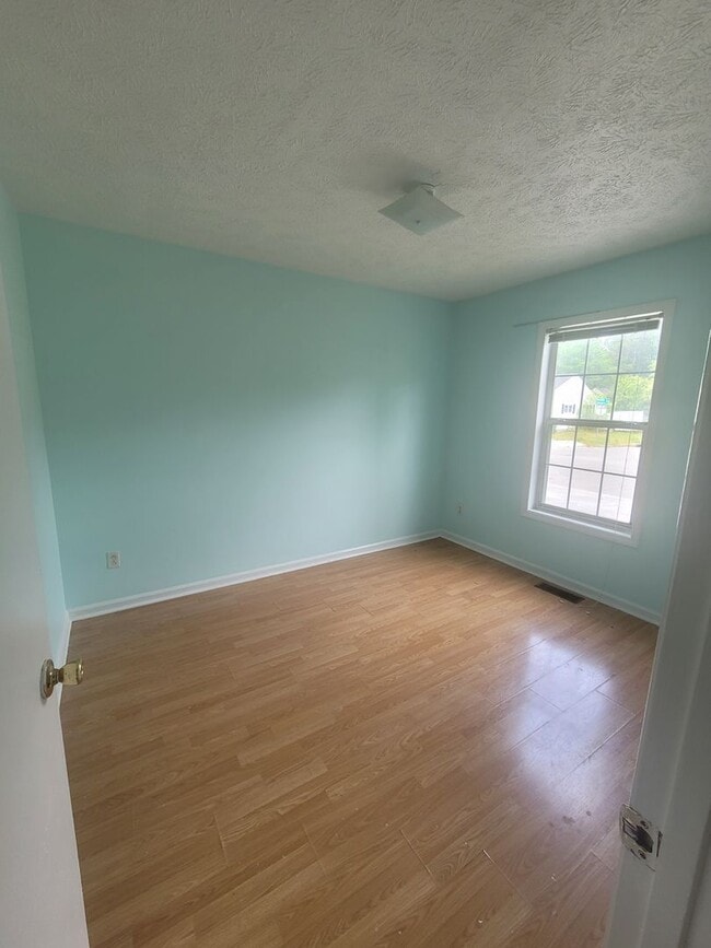 Building Photo - 3 bedroom 2 bath home located in mid -Wilmington area