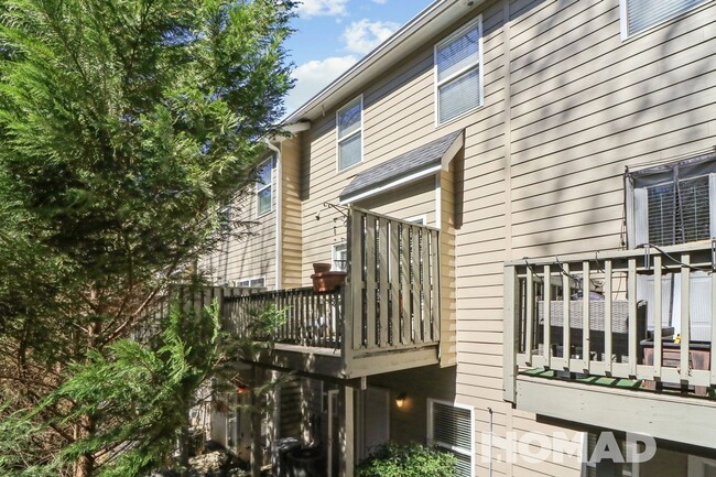 Building Photo - Charming 3BR Townhome in Decatur