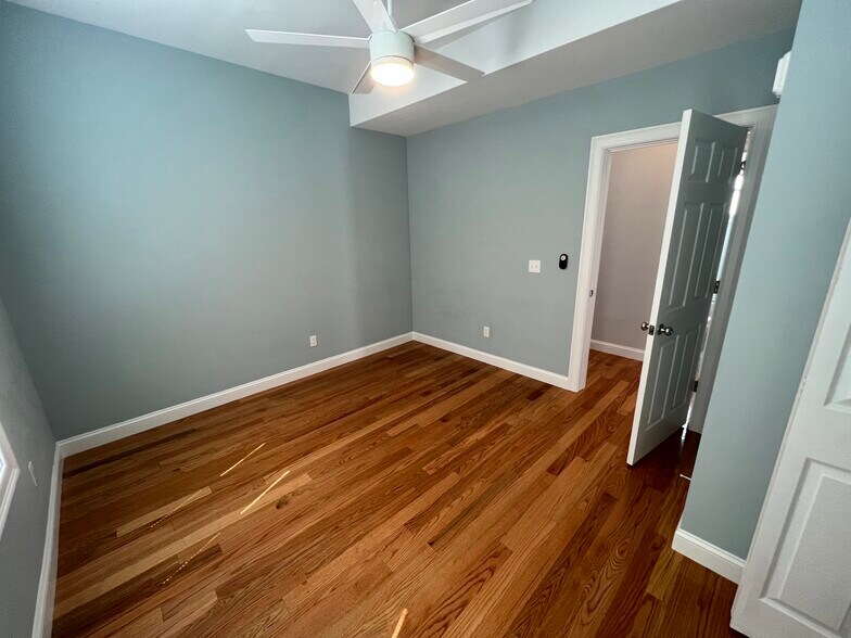 Building Photo - 126 Cross St