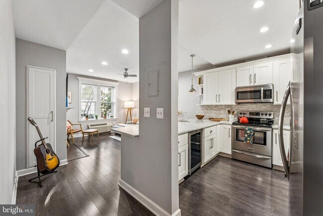 Building Photo - 1833 California St NW