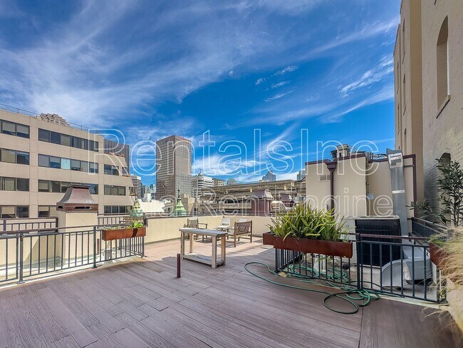 Building Photo - 570 Bush St
