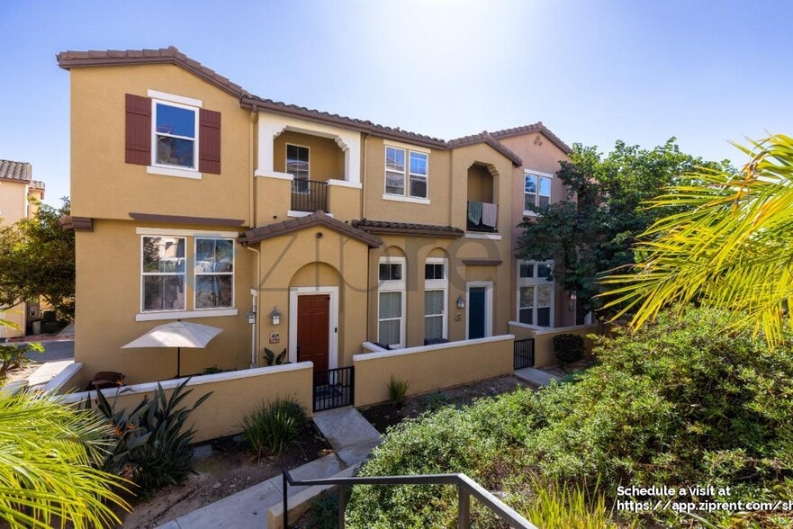 Primary Photo - 1860 E 12th St