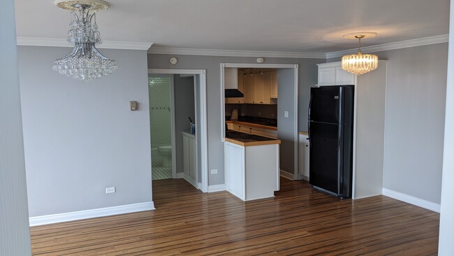 Living Room view to kitchen - 20 Chestnut St