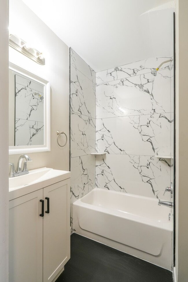 Building Photo - 1335 S 8th St