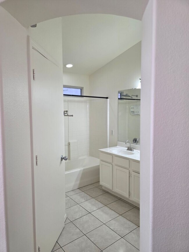 Building Photo - Beautiful 3BR 2BA Home w/ Private Pool • Pool + Covered Patio • Attached Garage in Phoenix