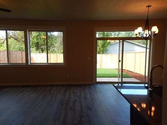 Building Photo - 5 Bedroom Beaverton Home!!!