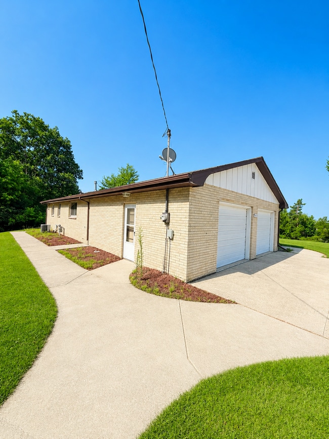 Building Photo - 3463 Spring Green Rd