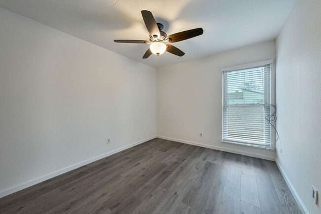 Building Photo - 317 Bridge Pl