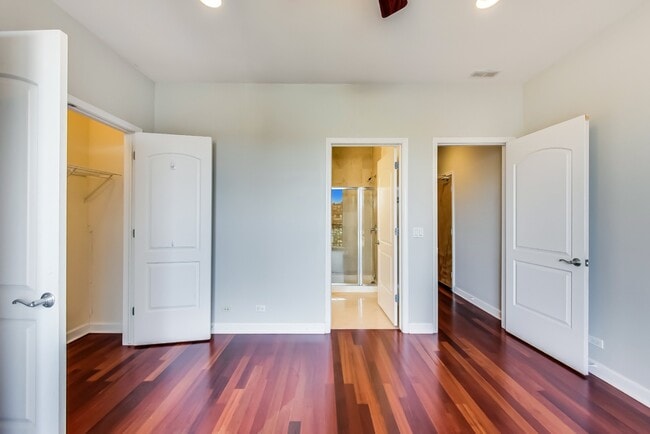 Building Photo - Available July 1st - 3 Bedroom in Wicker Park