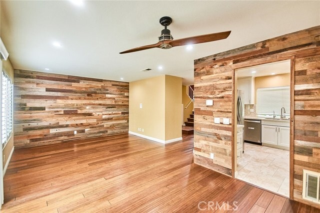 Building Photo - 881 Hartford Ln