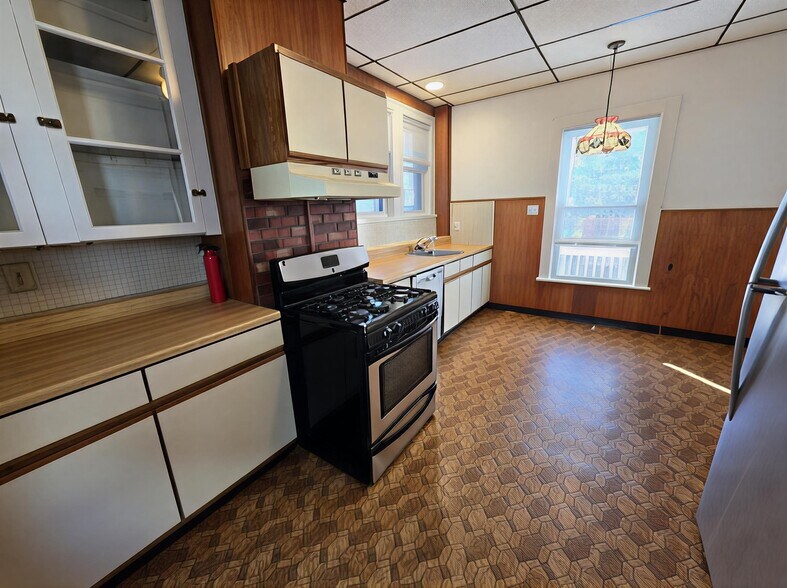 Building Photo - 17 Upham St