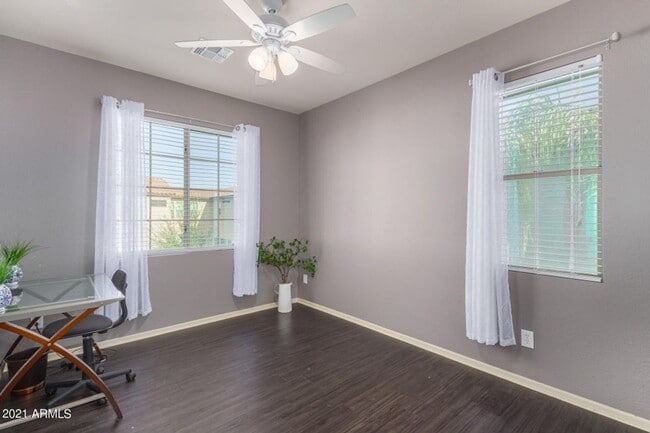 Building Photo - GORGEOUS home in THE KNOLLS at Power Ranch!