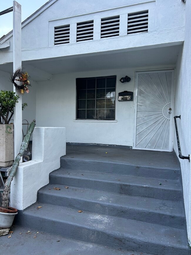 Building Photo - 2210 Aaron St