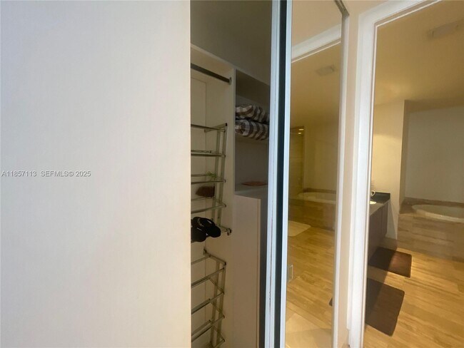 Building Photo - 16001 Collins Ave