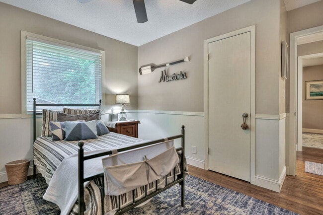 Building Photo - 16624 Elm Dr