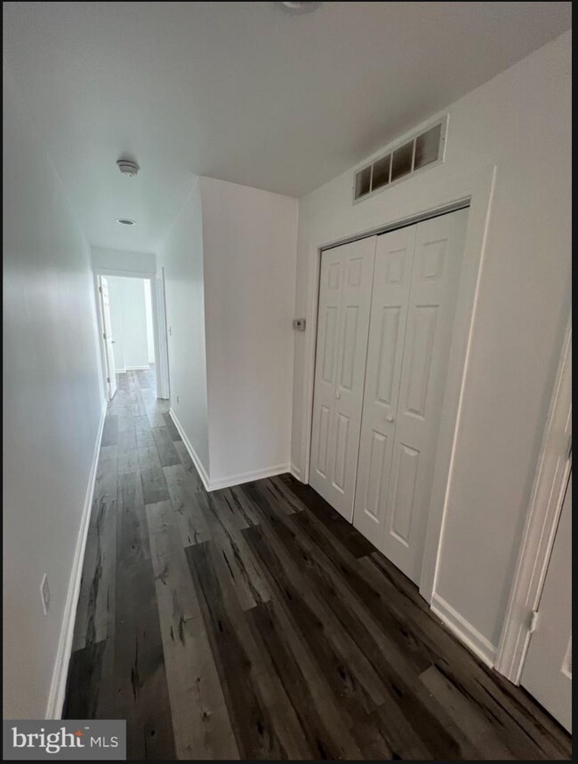 Building Photo - 206 S 53rd St