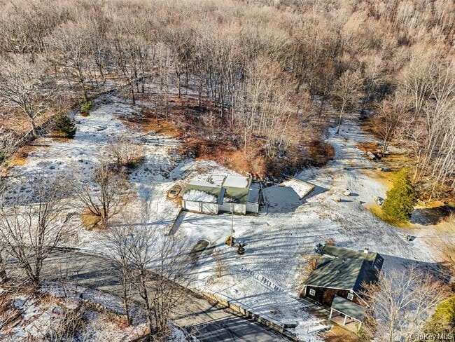 Building Photo - 401 Nichols St