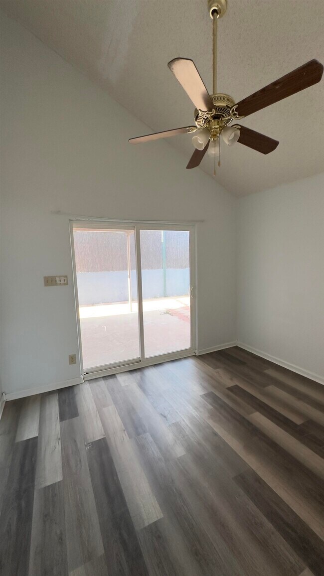 Building Photo - 1004 Minutemen Dr