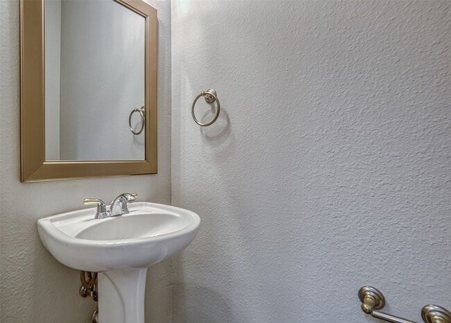 Building Photo - 6533 Riveredge Dr