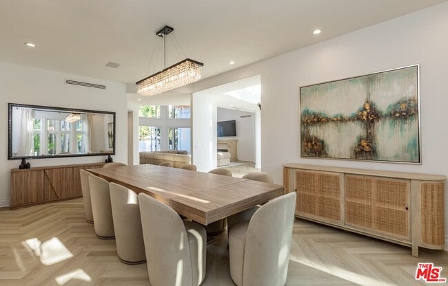 Building Photo - 504 Elm Dr