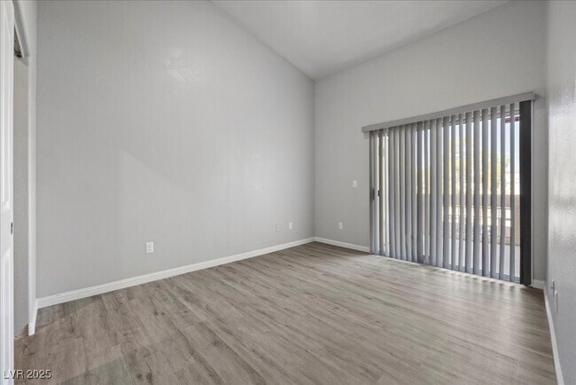 Building Photo - 900 Heavenly Hills Ct