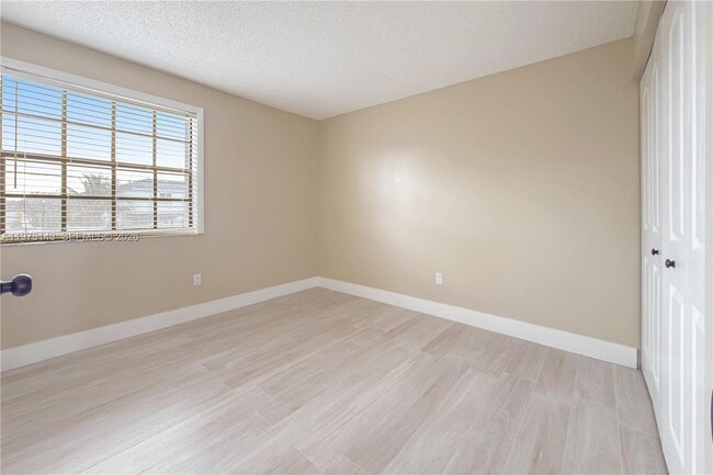 Building Photo - 929 Hamilton Dr