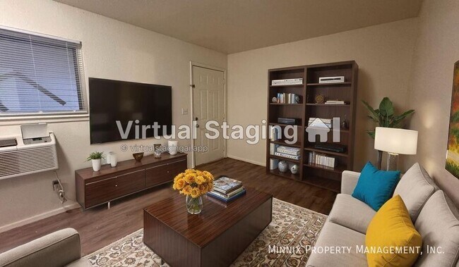 Building Photo - 711 S Austin Ave