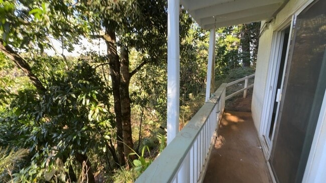 Building Photo - 2 Bed 2 Bath Rustic Haiku Cottage