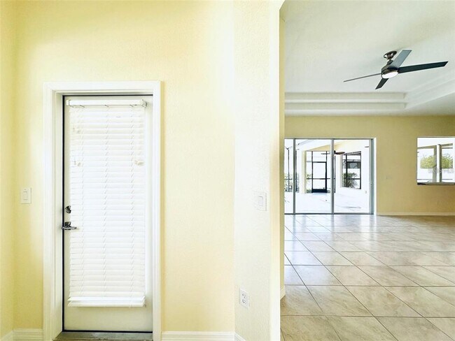 Building Photo - 9423 Rosebud Cir