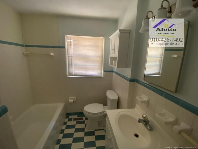 Building Photo - 1933 Wayne Ln