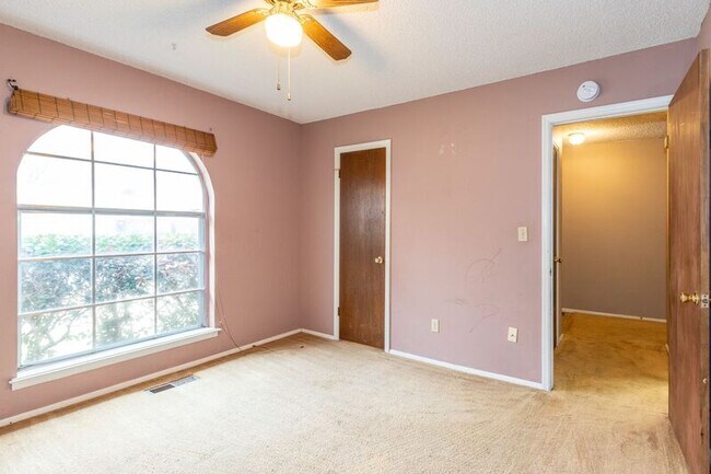 Building Photo - 6125 S Troost Ave