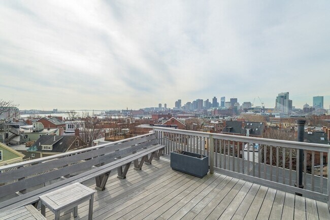 Building Photo - 64 Chestnut St