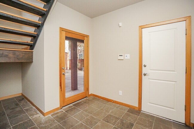 Building Photo - 228 Willard St