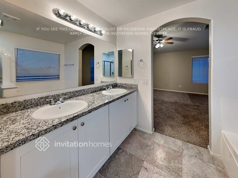 Building Photo - 29117 N Yellow Bee Dr